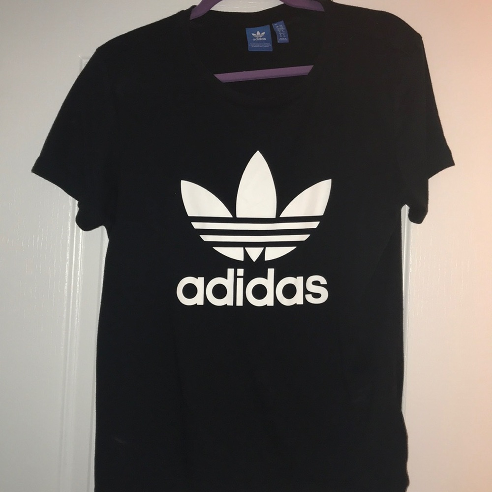 Adidas shirt 🔴